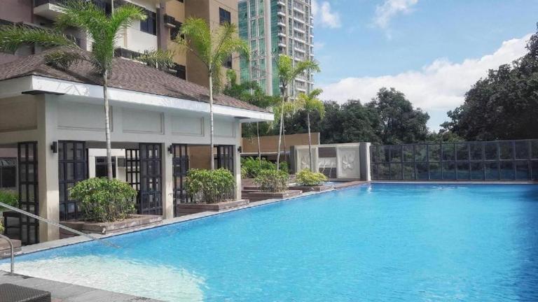 Azalea 1BR Suite - Pool, Gym, WiFi, Netflix, AC, Kitchen, Ayala Mall - Ferienwohnung Cebu City