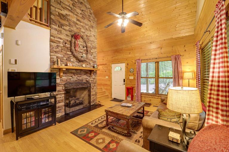 Private Cabin on 2 Acres: Hot Tub, 10 Mi to Boone! - B&B Stony Fork