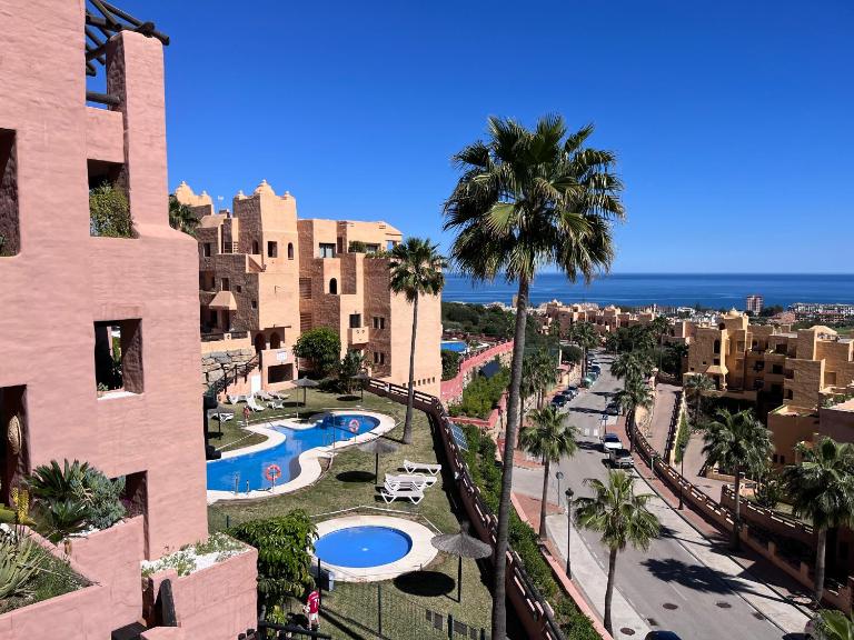 Oasis Coto Real apartments - Chambres d'hôtes San Luis de Sabinillas