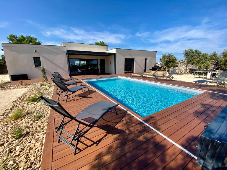 Villa moderne piscine privative hauteurs de Nimes - B&B Nîmes