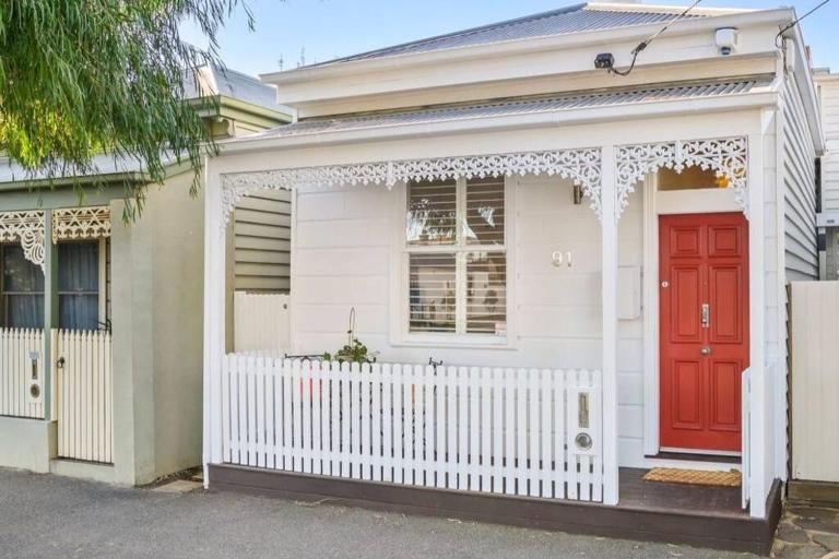 Renovated Brilliance in Bayside Albert Park - B&B Melbourne