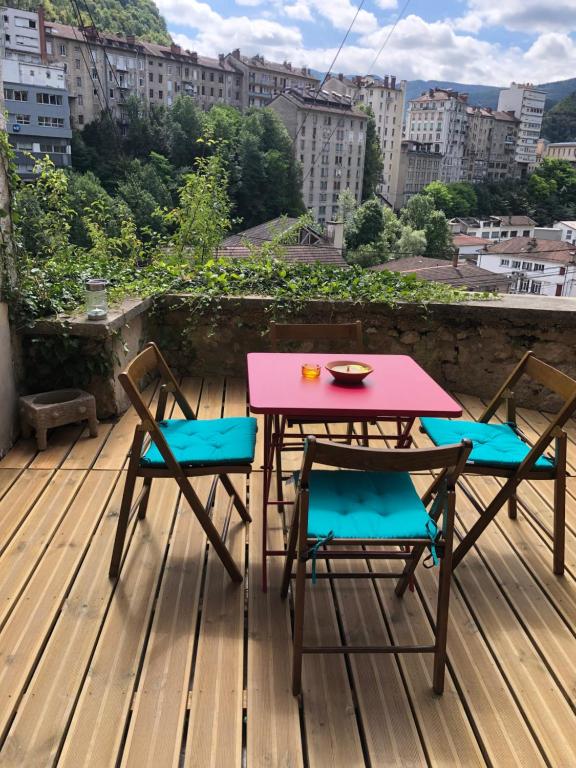 T2 avec terrasse calme et ensoleillée - Ferienwohnung Saint-Claude