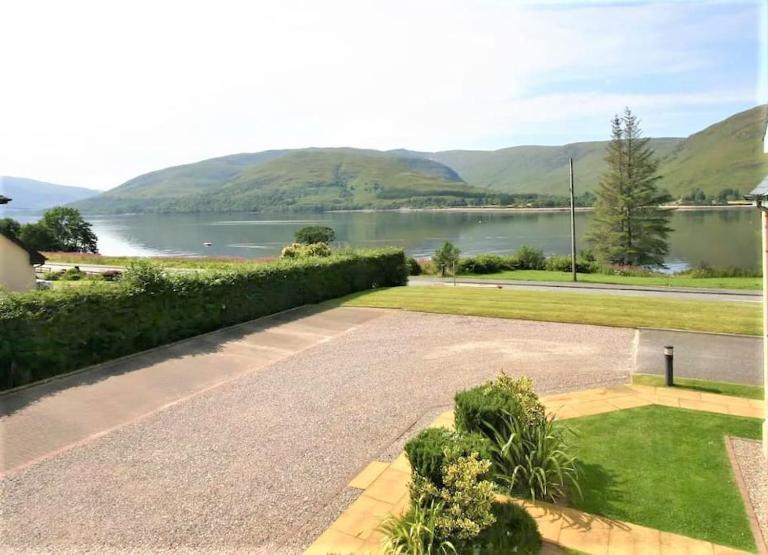 Beautiful Loch Side Apartment with Panoramic Views - Bed and Breakfast Fort William