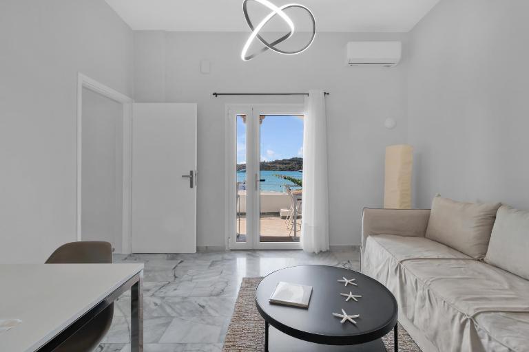 Kavouraki Apartment & Studio - B&B Porto Cheli