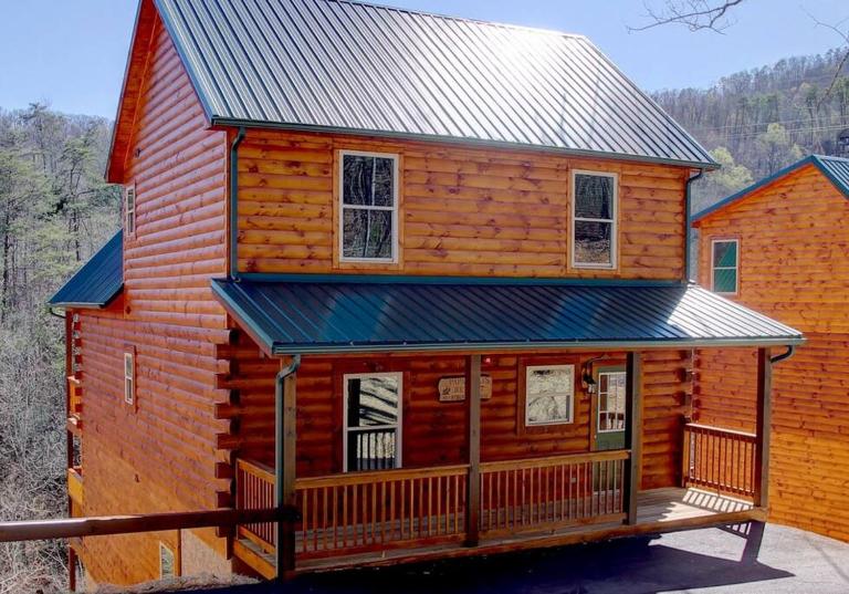 NEW BUILD-5BD-Hottub-WIFI-Theater-Pool Tble-ROKU - Bed and Breakfast Pigeon Forge
