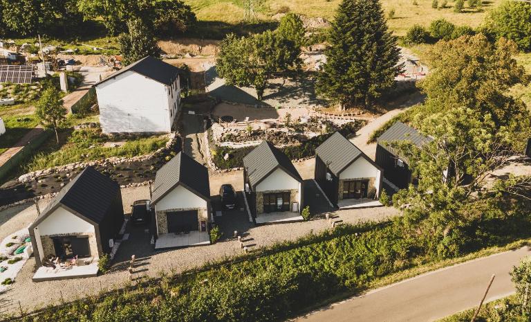 Sowie Chatki - domki z widokiem na Góry Sowie - Bed and Breakfast Sokolec