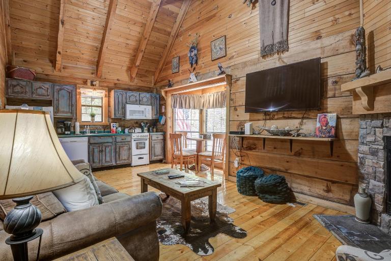 Secluded Sevierville Cabin w/ Hot Tub! - B&B Sevierville