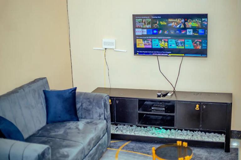 Well lit and loaded studio bnb - B&B Kikuyu