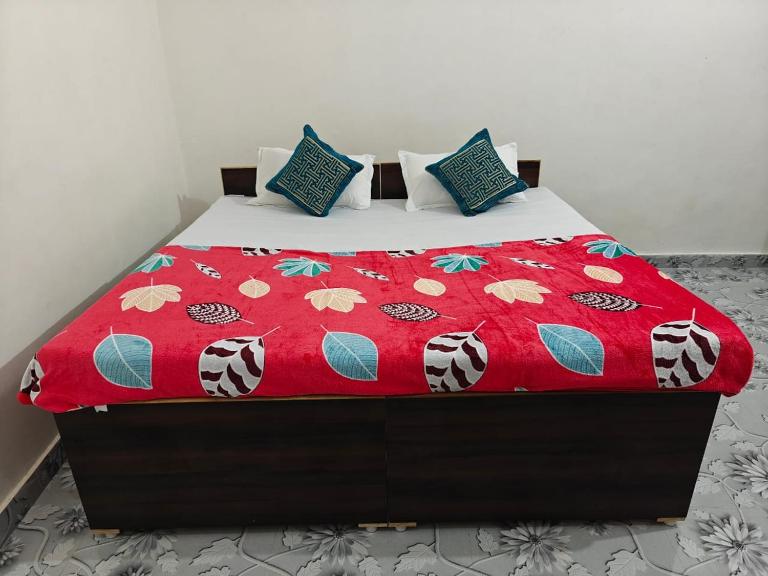 Awadh Green Home Stay - FREE PICKUP FROM AYODHYA DHAM RAILWAY STATION - Ferienwohnung Ayodhya