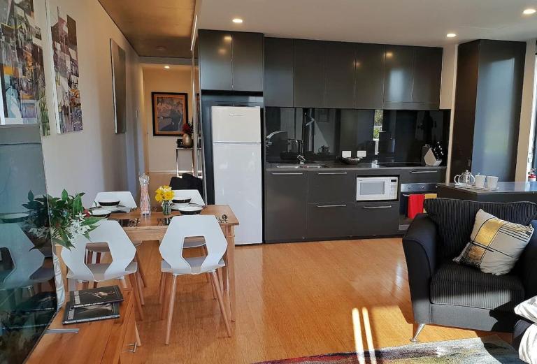 Modern Apartment - Prime Location with Heated Pool - Hosted by Canstay - B&B Canberra