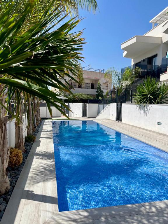 Air-conditioned Elisa Apartment with spacious sunroof lounge and swimming pool - Chambres d'hôtes San Javier