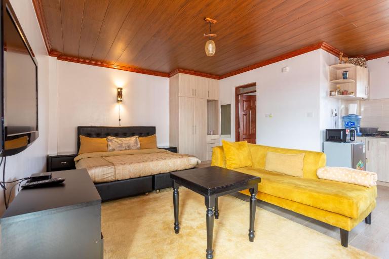Penthouse Rooftop Studio with King bed - B&B Nairobi