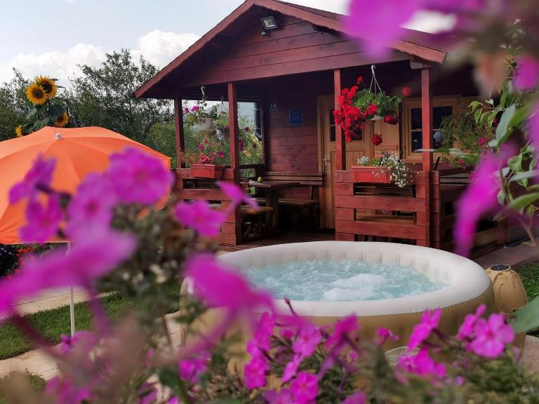 Cottage La Sierra with JACUZZI - B&B Korenica