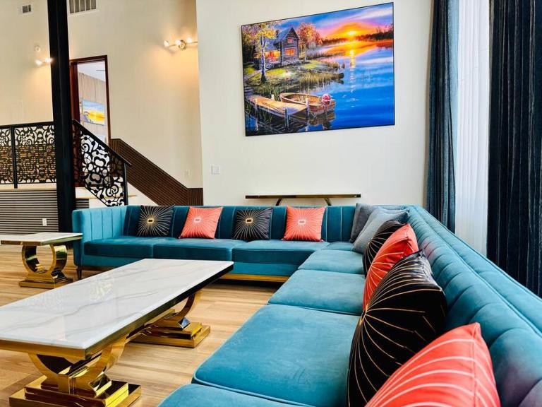 Luxury Downtown Home Near Lake Martin - B&B Alexander City