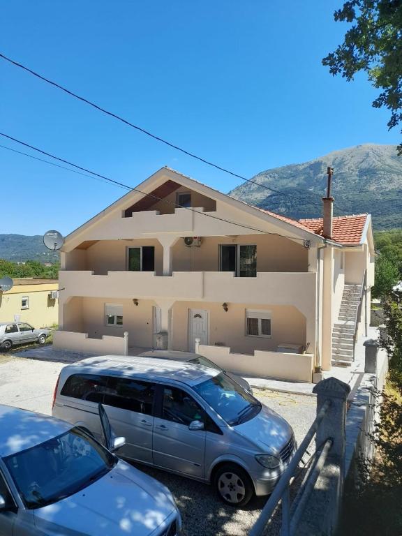 Apartmani Gusani - B&B Radanovići