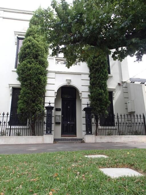 Howes This, A Huge, 1st Class, Dress Circle Home - B&B Melbourne