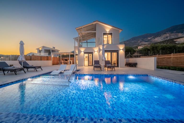 Endless Blue Private Club - B&B Trapezaki