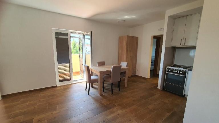 Apartman near Porto Novi Djenovici - B&B Ðenovići