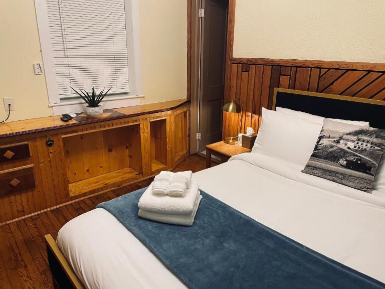 Skyline Village Inn - B&B Spruce Pine