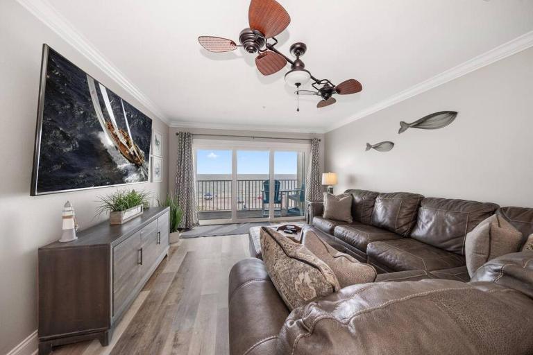Sea Oats Condo 302 Direct Gulf with Heated Pool - B&B St. Pete Beach
