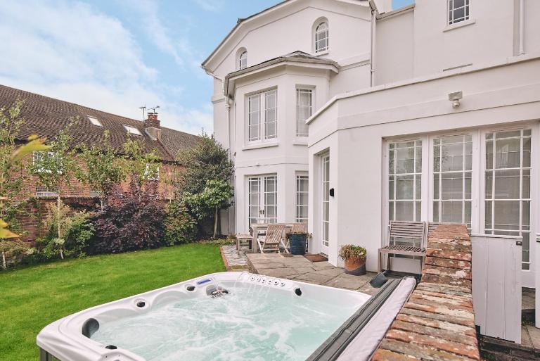 Coastal Manor Retreat - B&B Hamble