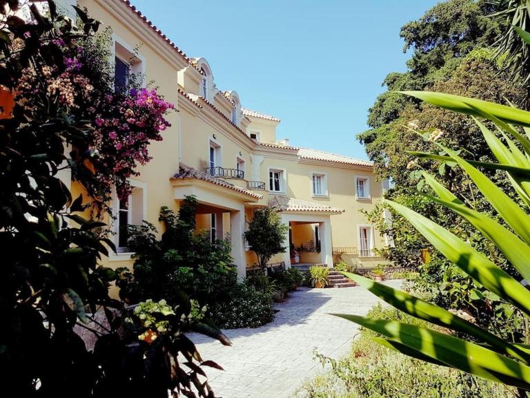 Mansion like house close to beach and Corfu town - Bed and Breakfast Gastoúri