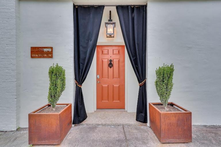 The Lincoln Loft, Near Forsyth Park with Free Parking - B&B Savannah