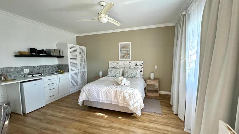 Plett57 - Self Catering - Room No2 - B&B Plettenberg Bay