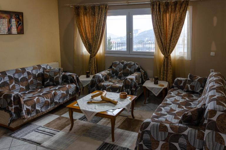 Dimitri's Mountain House - B&B Karpenísi