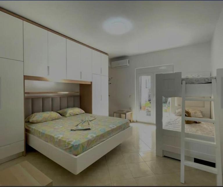 Sunset Boulevard Holiday Home - B&B Vlore