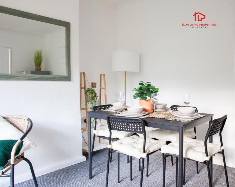 Contractor-Friendly with Free Parking and Superfast WiFi - Bed and Breakfast St. Helens