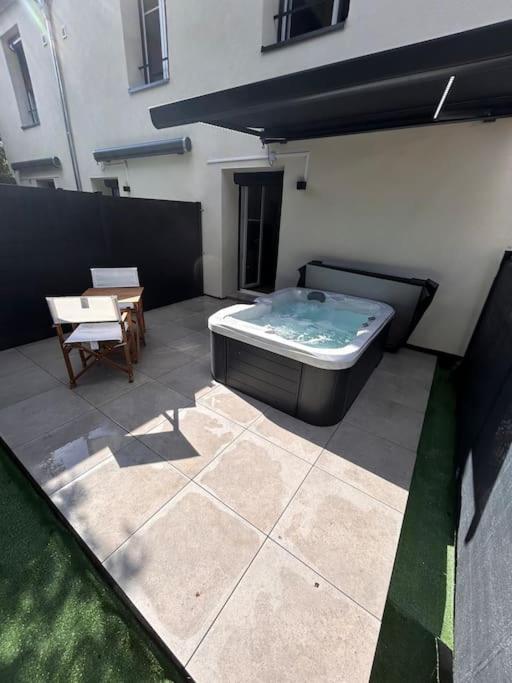 La suite secrète et son spa abrité - B&B Nancy