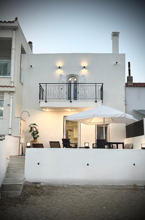 Seaside Luxury Komi Beach Villa - Bed and Breakfast Kómi