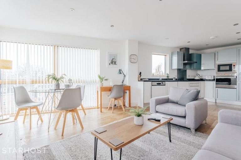 StarHost Residences - Stunning 2 bed apartment in West Mills, Newbury - B&B Newbury