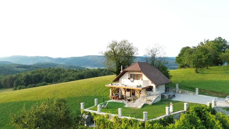 Zerko Holiday Home - Vineyard Chalet With Sauna and Jacuzzi FREE - Ferienwohnung Mirna