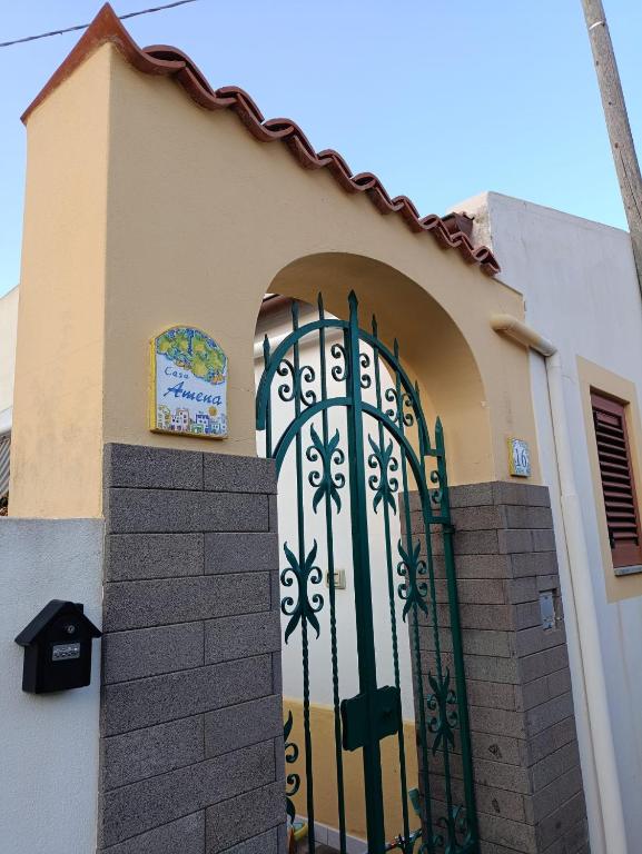 Casa Amena con ampio terrazzo e giardino - B&B Lipari