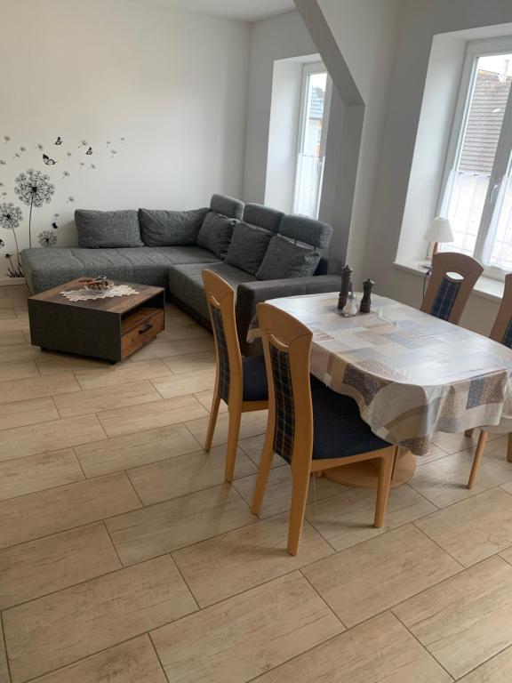 Ferienwohnung 2 Zimmer 55 qm Betten trennbar 1 Stock - Ferienwohnung Ilbenstadt