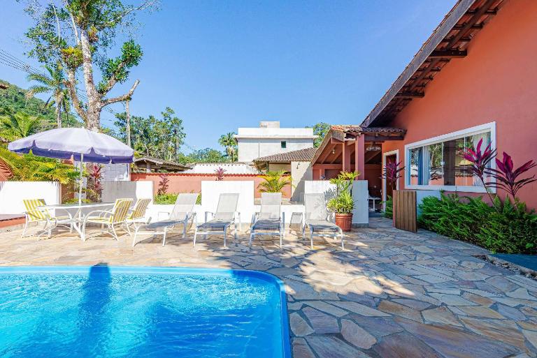4 dorm com piscina a 350 m de Camburizinho - B&B Cambará