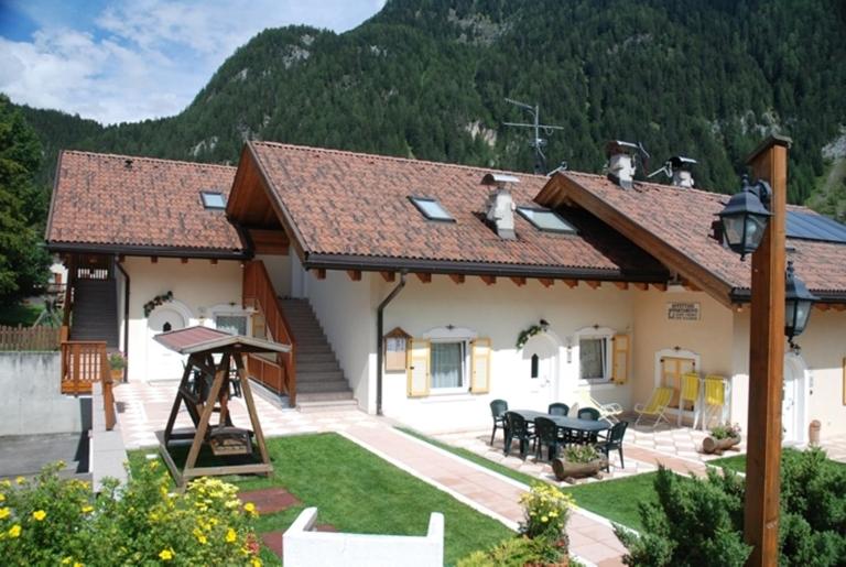 Residence Le Rose - B&B Pozza di Fassa