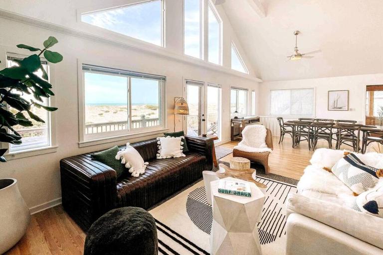 Dune Haus - Oceanfront w Hot Tub, Private Beach - Ferienwohnung Salvo