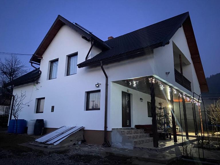 Casa Tăslovan - Bed and Breakfast Sărmaş