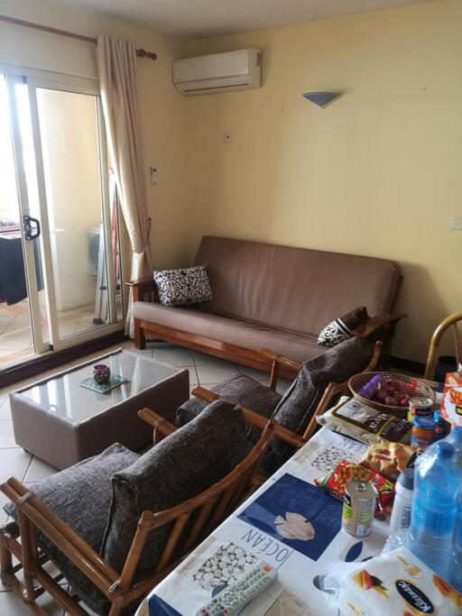 Lovely 1 bedroom apartment in Grand Bay, around 5 mins walk to the beach - Bed and Breakfast Grand Baie