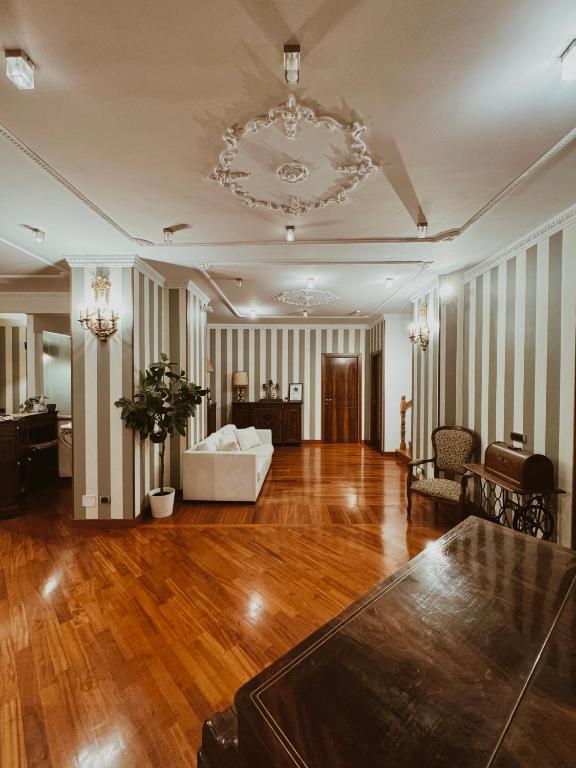 Residenza Tritone - Trevi Fountain - Bed and Breakfast Rome