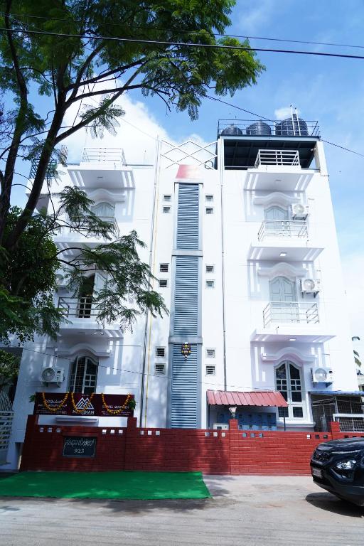 Meridian Rooms and Service Apartment - B&B Mysuru