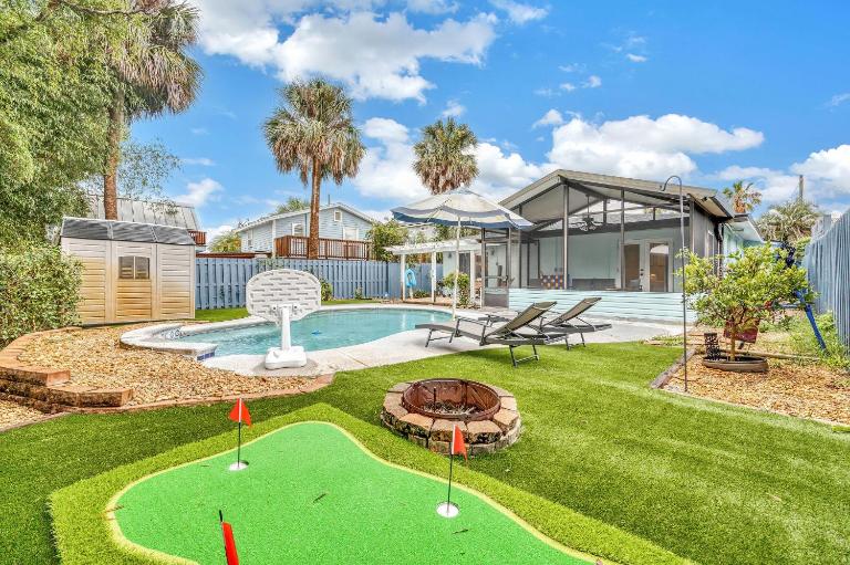 SMV Minigolf and Splash Retreat - B&B Jacksonville Beach