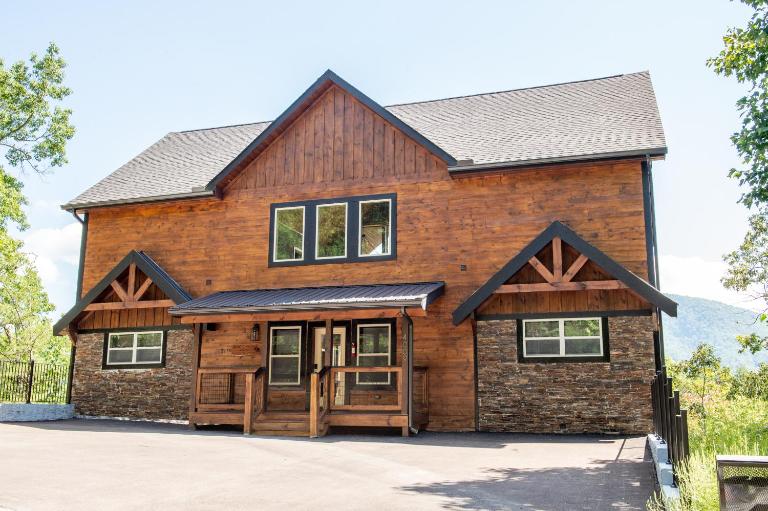 Augys View- Mountain Views-large parking-Large Cabin - B&B Pigeon Forge