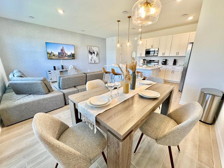 LUXURIOUS 3BED-2BATH RETREAT with CLUBHOUSE ACCESS - Ferienwohnung Davenport