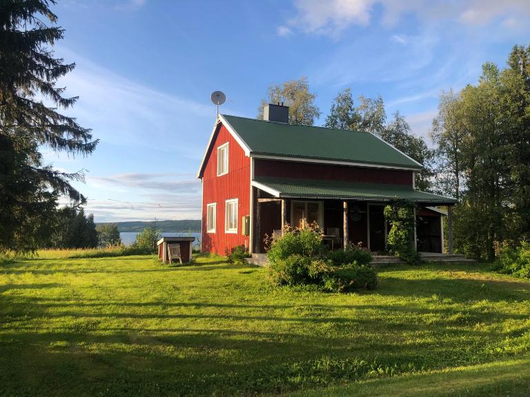 Lapplands lilla Gästhuset med båtuthyrning - Lapplands kleines Gästehaus mit Bootsverleih - Bed and Breakfast Södra Tresund