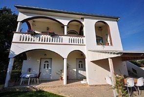 Yvonne Apartments - B&B Pakoštane