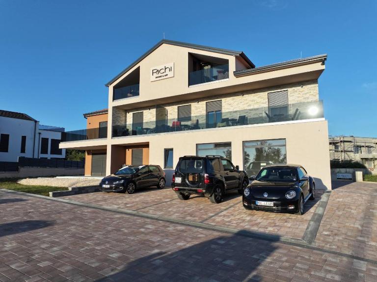 Richi Rooms & App - Bed and Breakfast Funtana